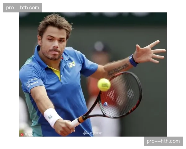 主裁因伤中断比赛，第四官员临时上场执法